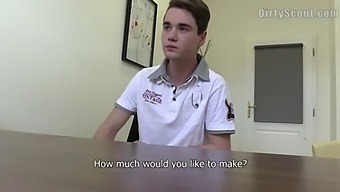 צילום מצלמה נסתרת של בחורה חמודה שנותנת בלואג'וב מלוכלך