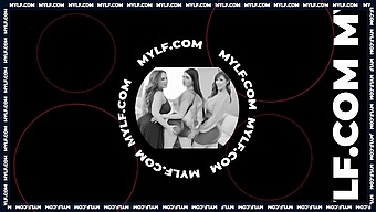 Zachwycająca Milf Z Idealnym Tyłkiem W Uwodzicielskim Bieliźnie Uprawia Seks Na Kamerce Ze Swoim Pasierbem.