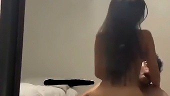 Una Joven Monta La Gran Polla De Un Hombre Rico.